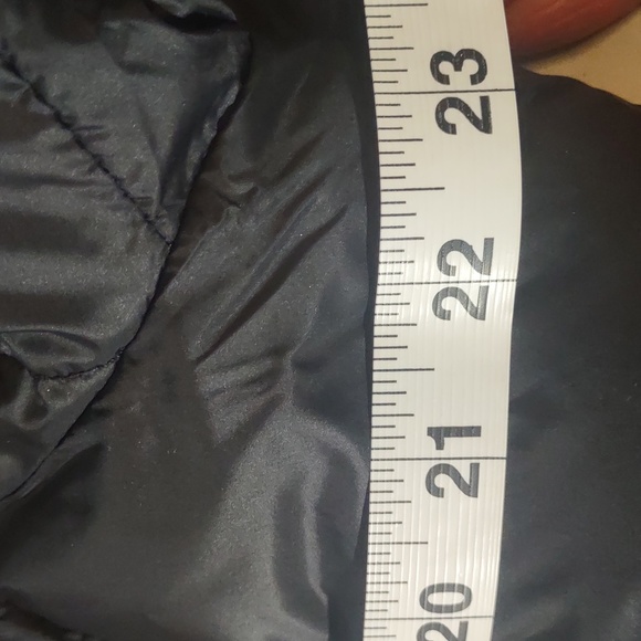 Dennis by Dennis Basso black quilted puffer jacket with faux fur trim EUC - Picture 12 of 16